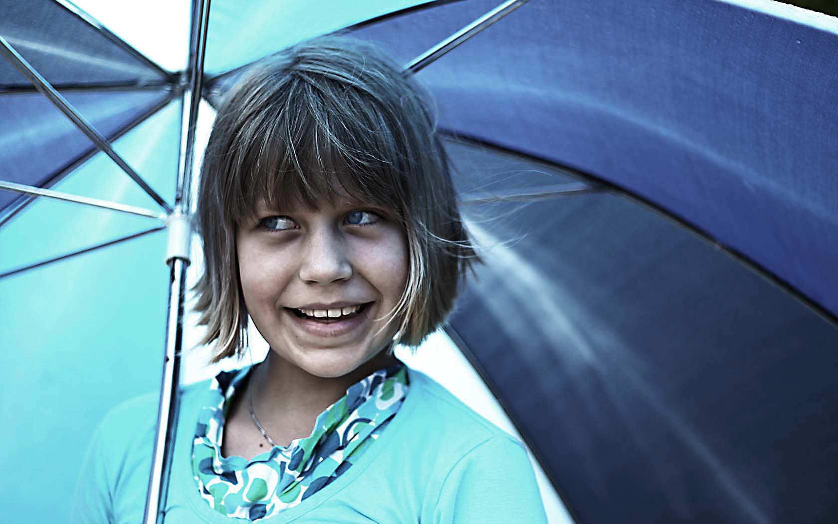 Foto Mädchen Regenschirm
